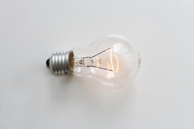 Pourquoi mon ampoule clignote ? 